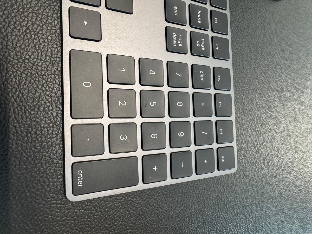 Full-size Mac-layout keyboard numeric keypad
